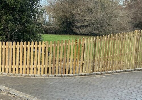 13AAB - 4ft High Pointed Picket scolloped