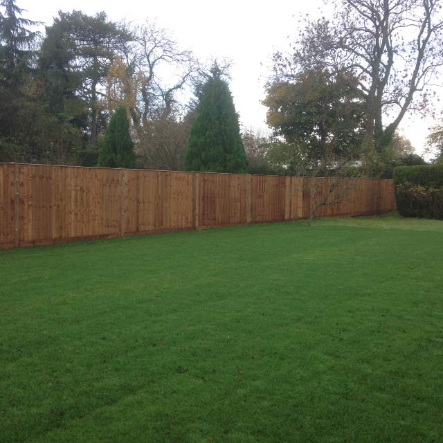 Long close board fencing